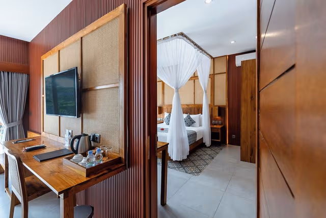 Deluxe Suite, Pool View