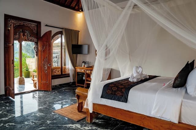 Grand Villa Campuhan with Private Pool and Valley View