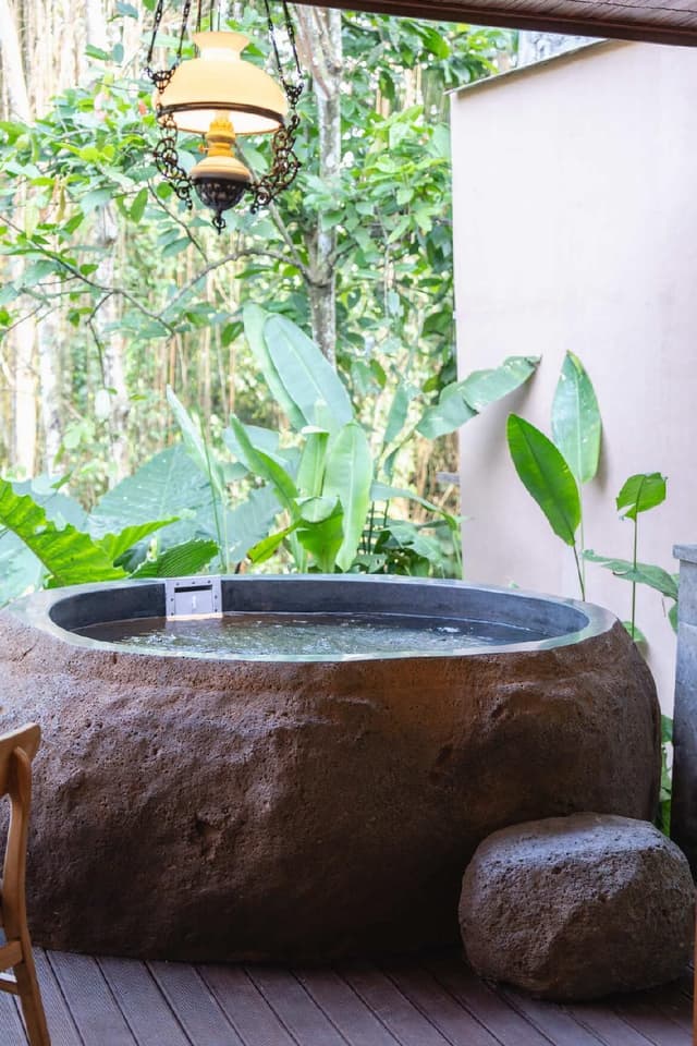 1 King 1 Bedroom Whirlpool Suite