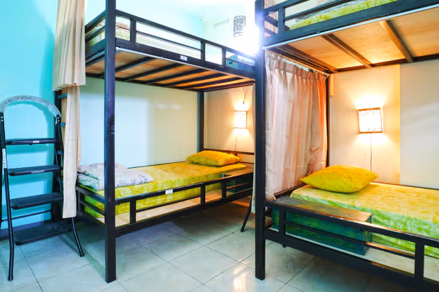 1 Person in Dormitory - Female Only