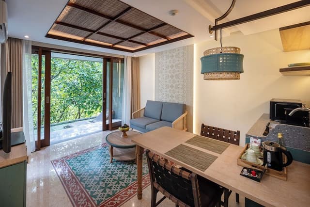 Ekapatni Pool Villas