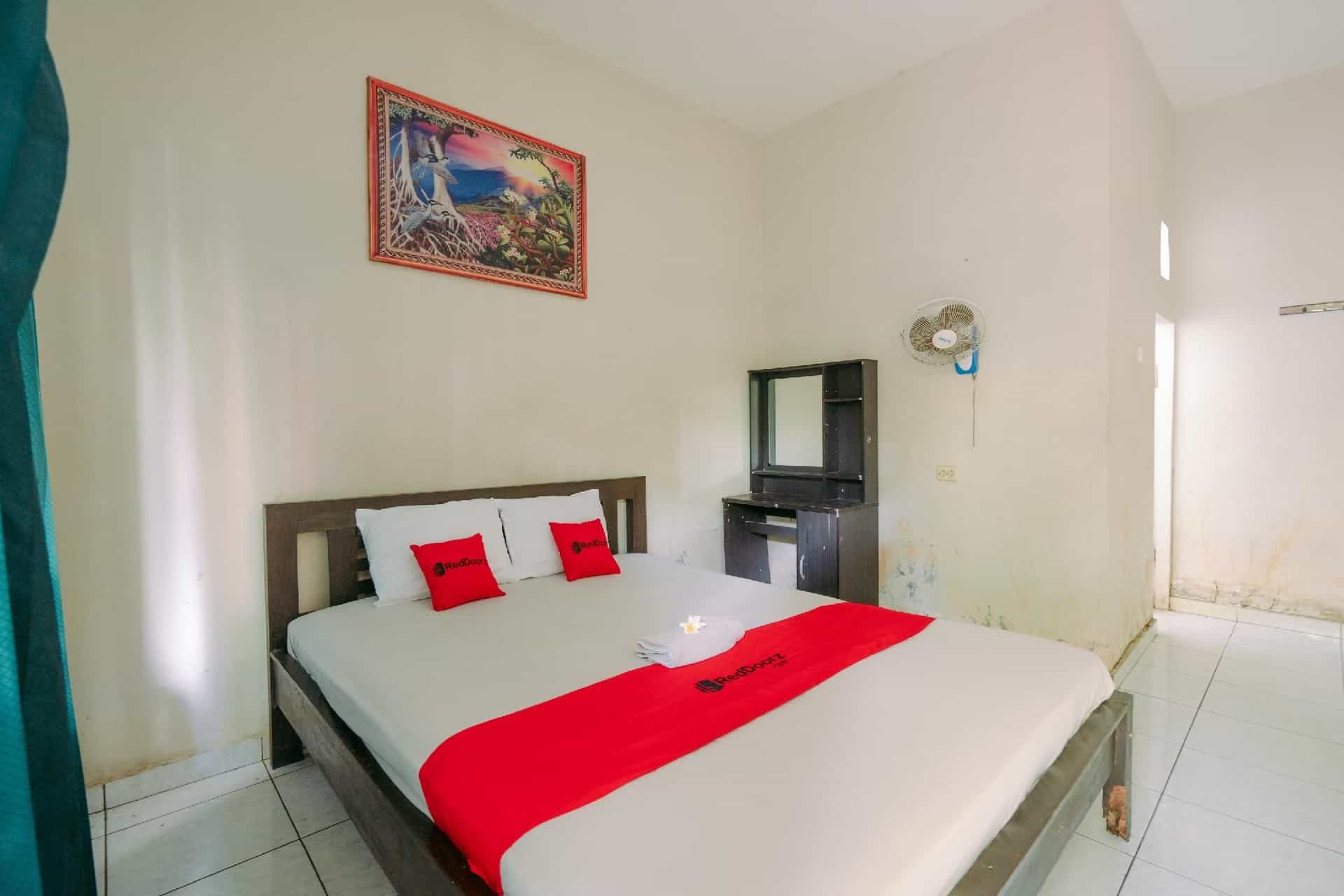 RedDoorz @ Saren Anyar Homestay Lukluk RedDoorz @ Saren Anyar Homestay Lukluk