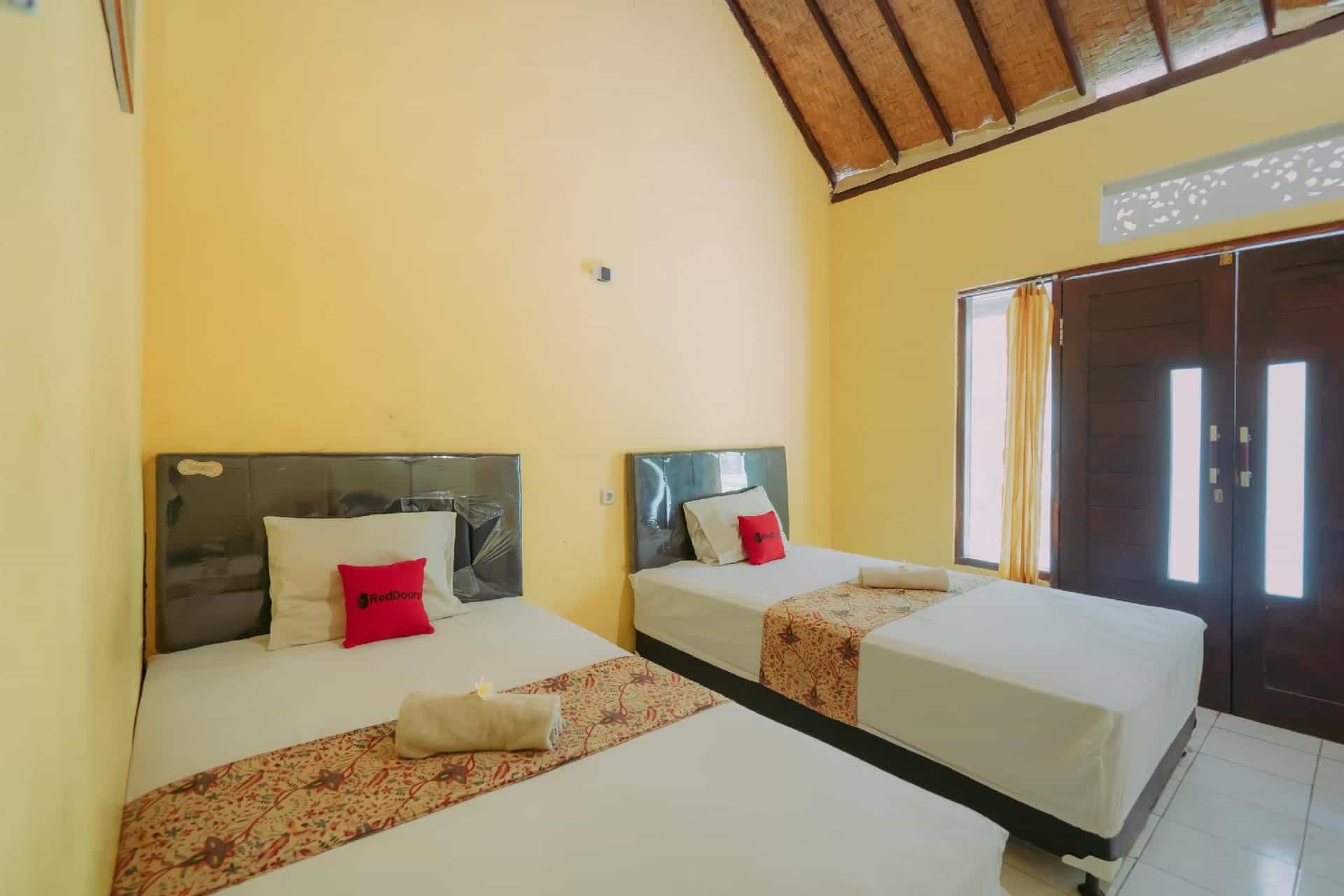 RedDoorz @ Saren Anyar Homestay Lukluk RedDoorz @ Saren Anyar Homestay Lukluk