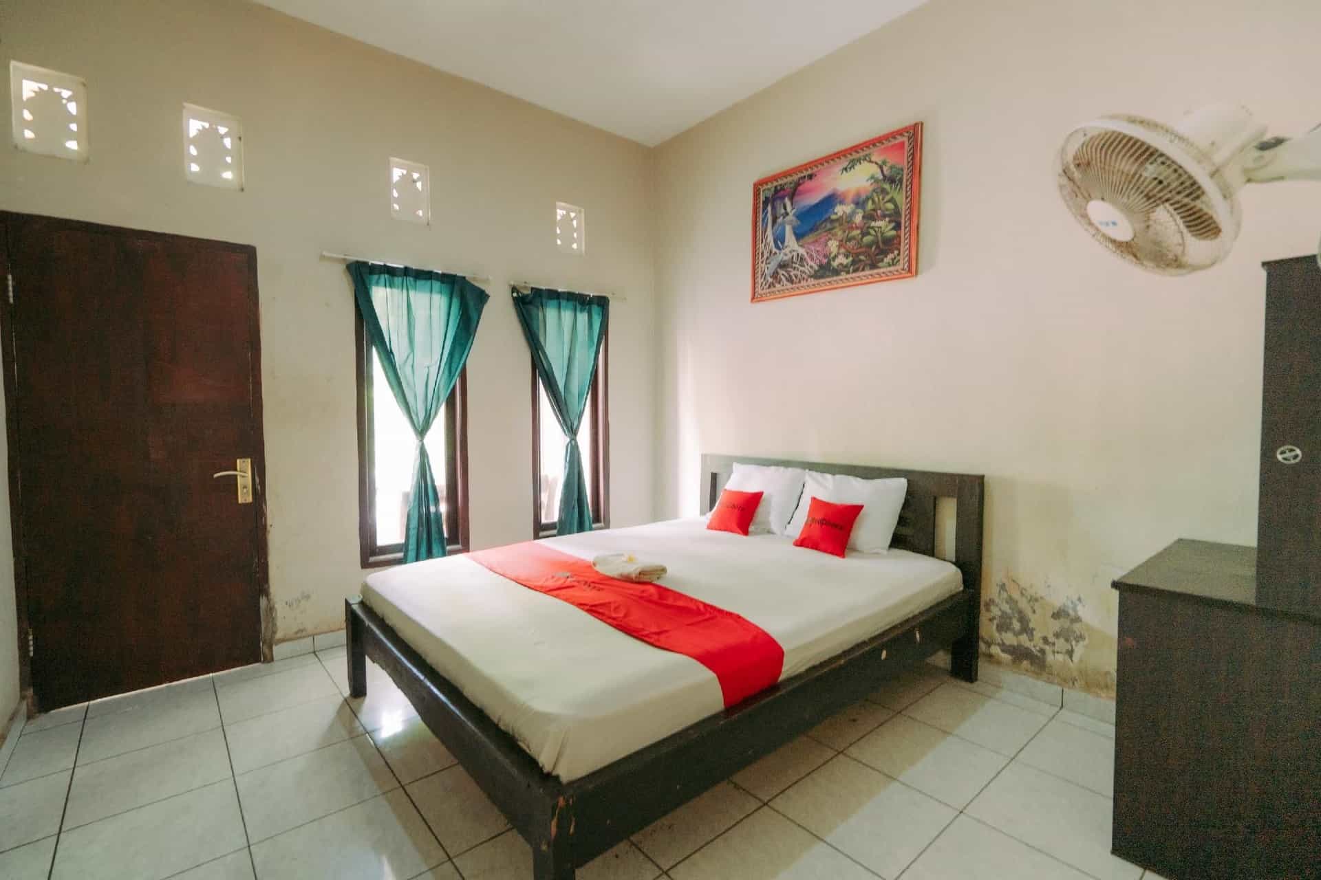 RedDoorz @ Saren Anyar Homestay Lukluk RedDoorz @ Saren Anyar Homestay Lukluk