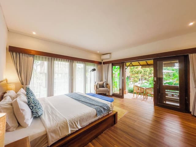 Suite, Pool View