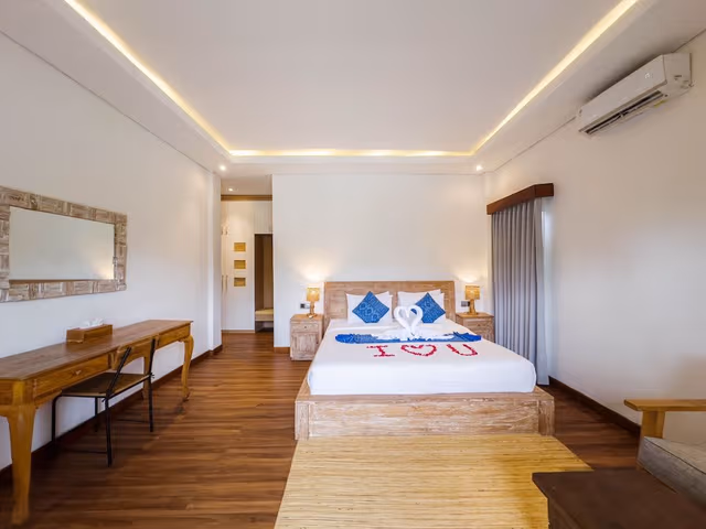 Suite, Pool View
