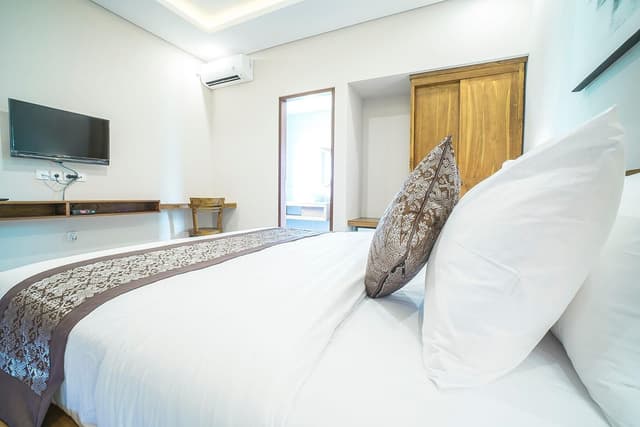 Deluxe Ground Floor