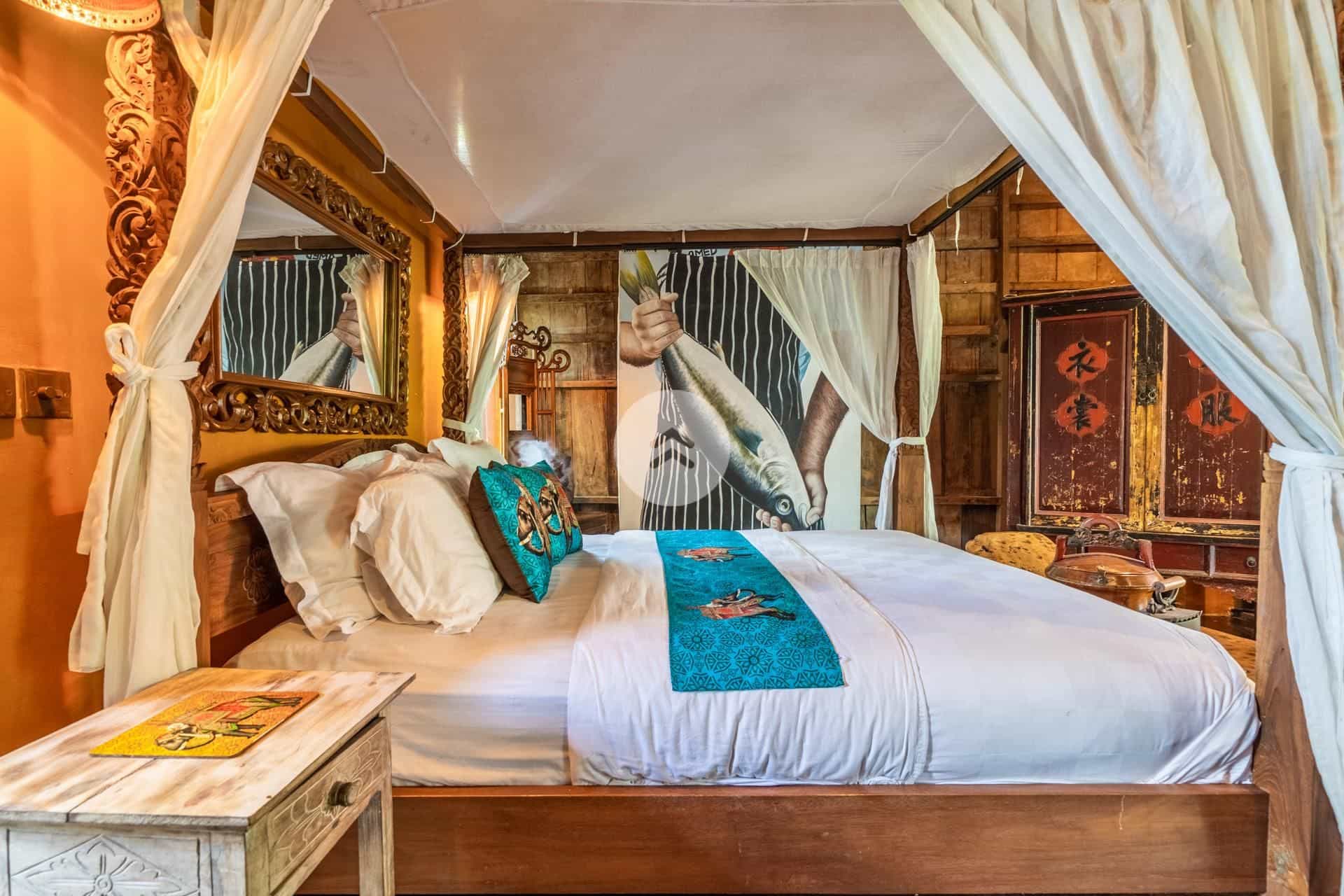 A Stunning Antique Style And A Nature Sanctuary A Stunning Antique Style And A Nature Sanctuary
