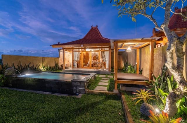 Deluxe Pool View