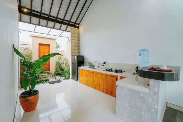 Classic Villa, 1 King Bed, Kitchen, Pool View