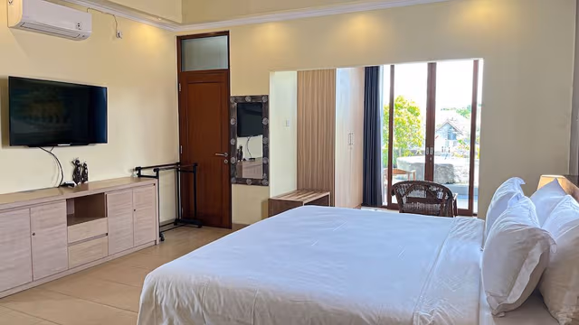 Junior Suite, 1 King Bed, Mountain View