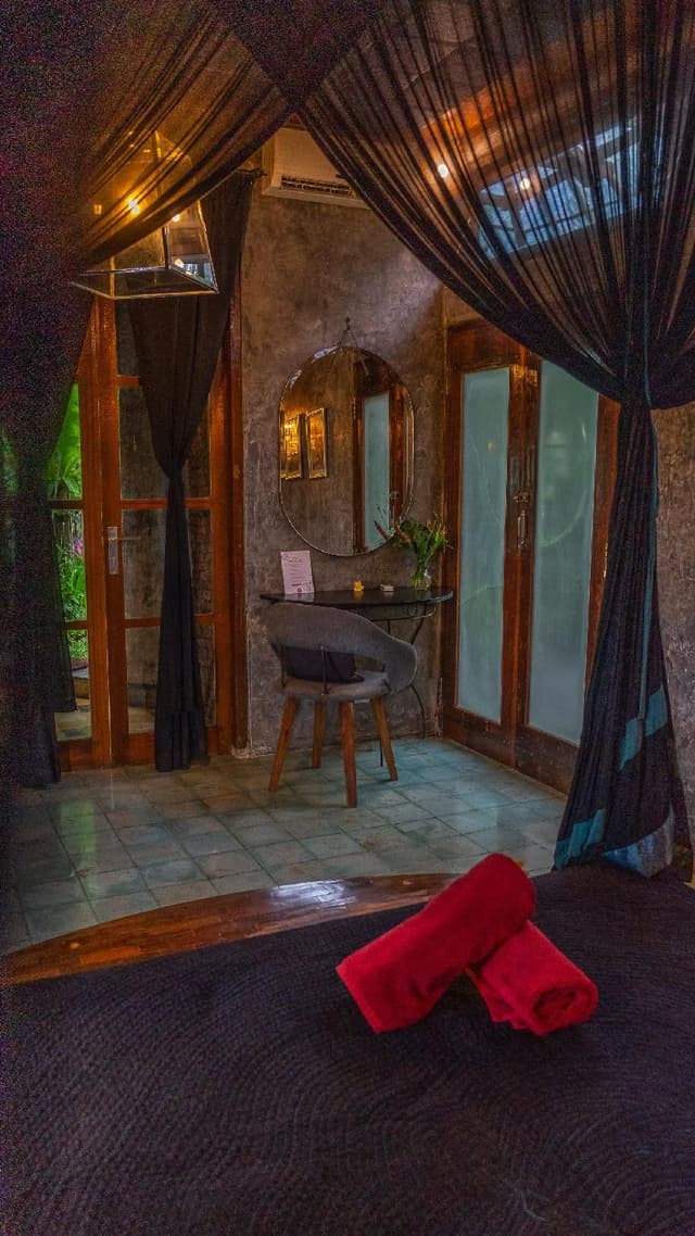 Aqua Room with Private Bathroom