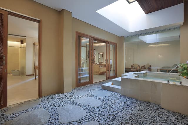 Jacuzzi Suite