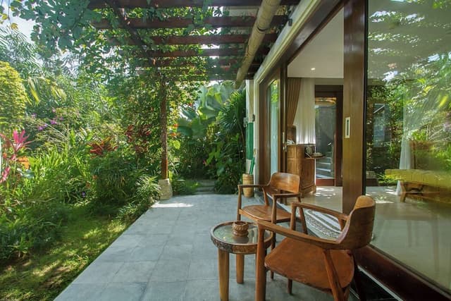 Suite with Garden View
