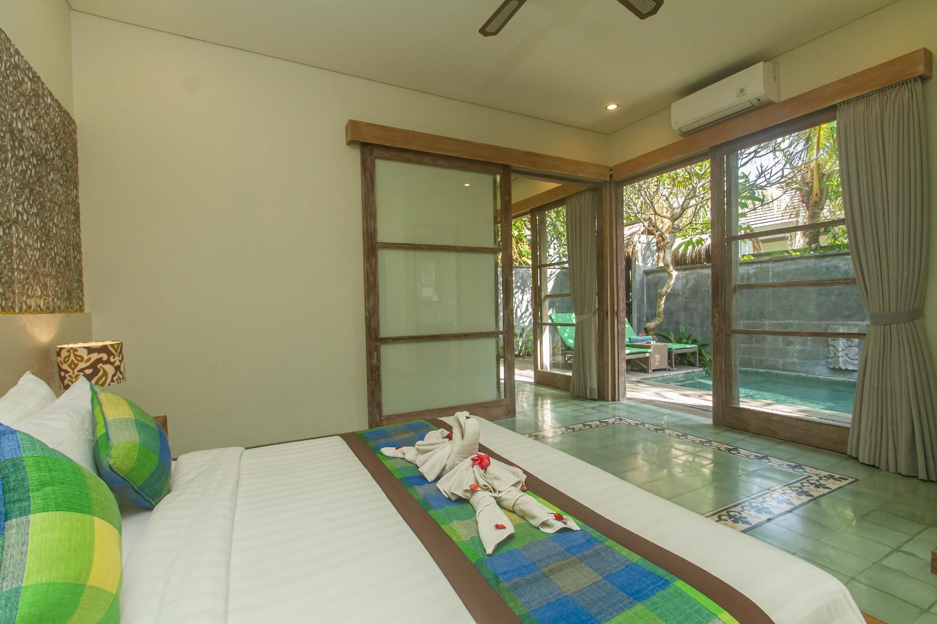 ซาริ ดานา วิลลา (Sari Dana Villas)1