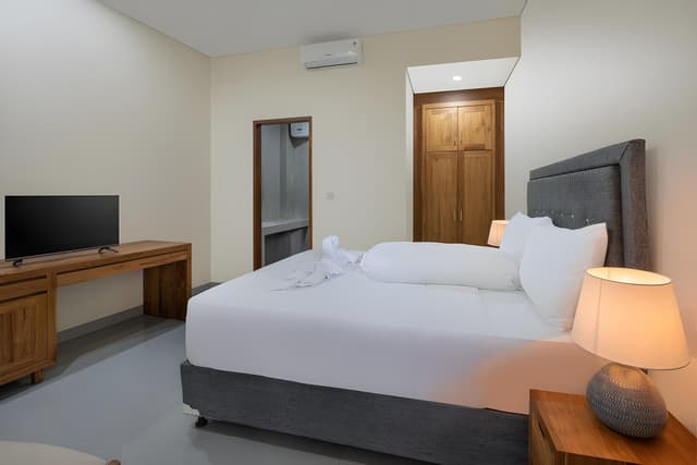 Deluxe Queen Room