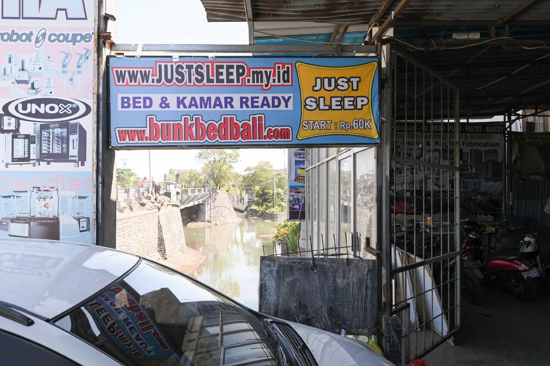 Bunk Bed Bali near Sanur Mitra RedDoorz Bunk Bed Bali near Sanur Mitra RedDoorz
