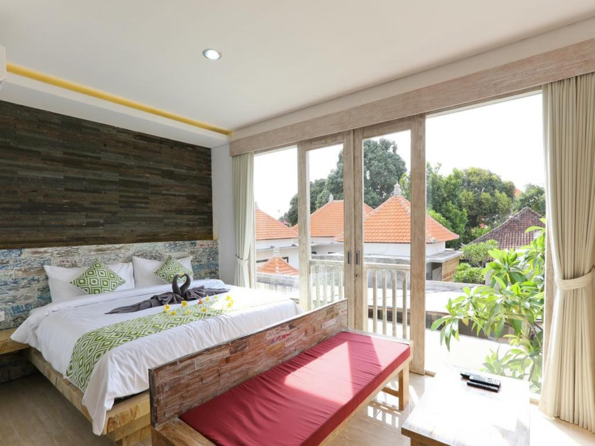 Green Studio Apartment2