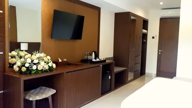 Deluxe Room, Pool Access