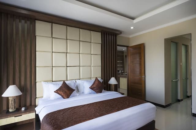 Suite, 1 King Bed, Ocean View