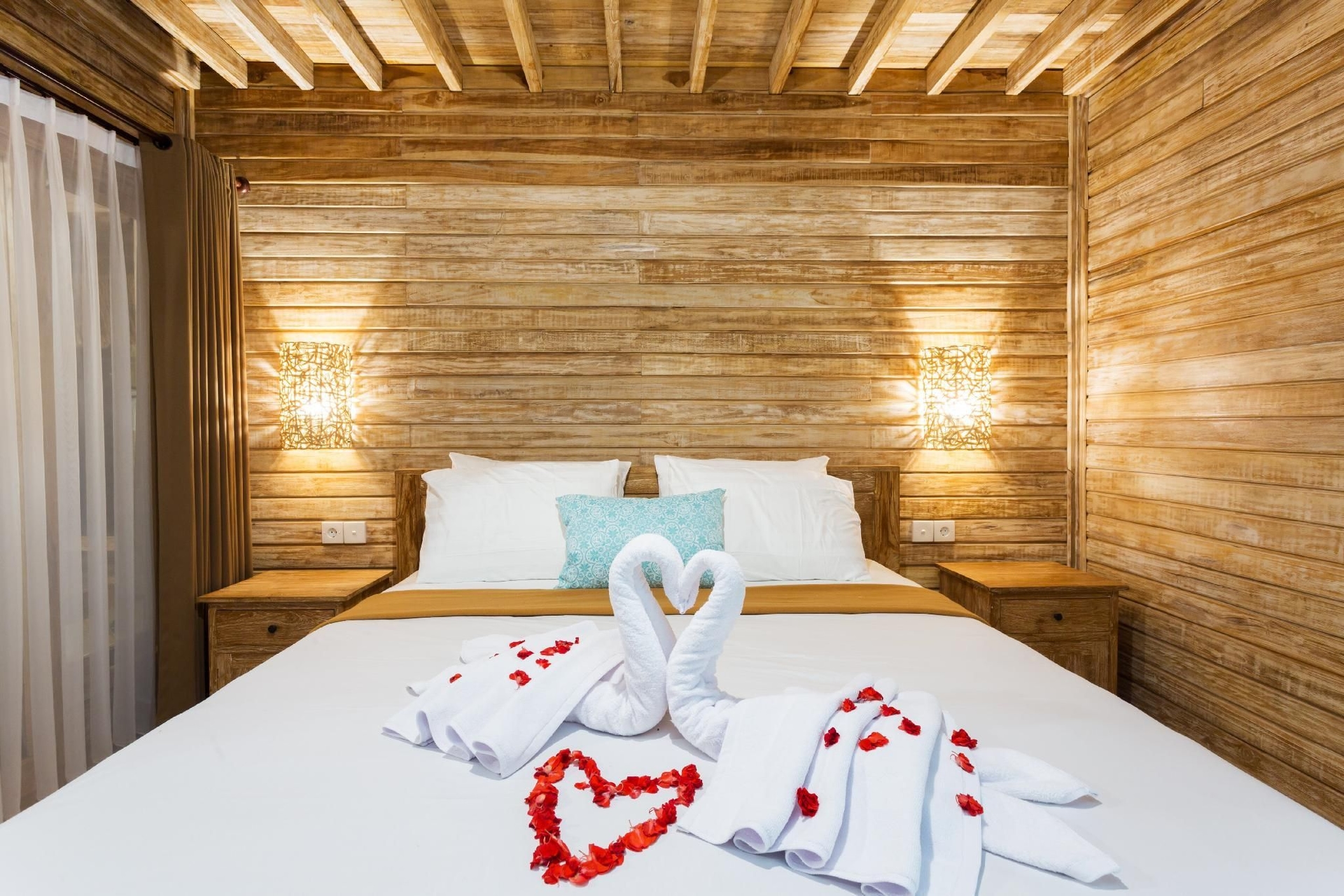 เดอะ เดวี ซัน ซัน สวีท (The Dewi Sun Sun Suite)1