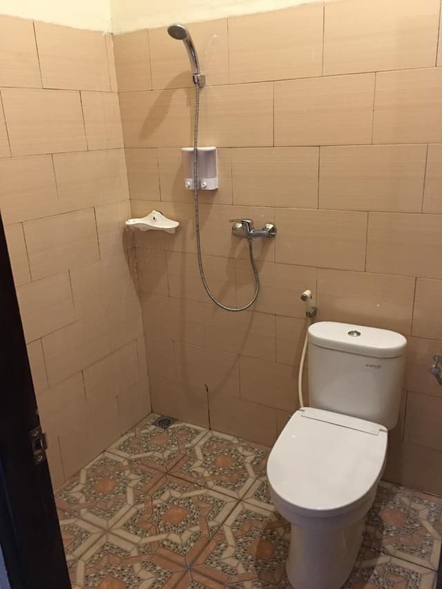 1 Person in 6-Bed Dormitory with Shared Bathroom - Mixed