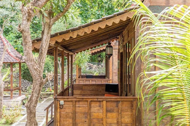 Bungalow, Garden View
