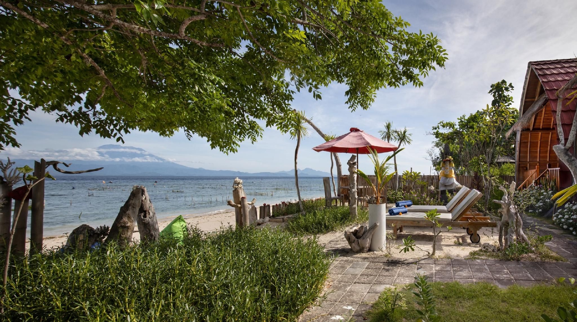 Santen Beach Bungalows3