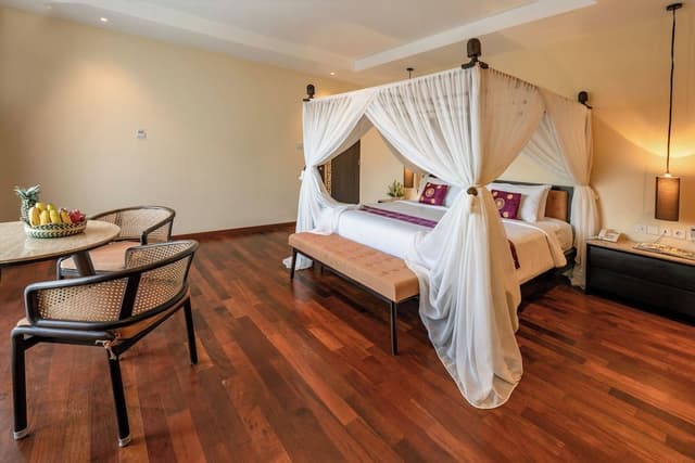 Standard Studio Suite, 1 King Bed, Pool View, Ground Floor