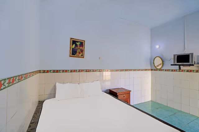 SPOT ON Room without Air Conditioning