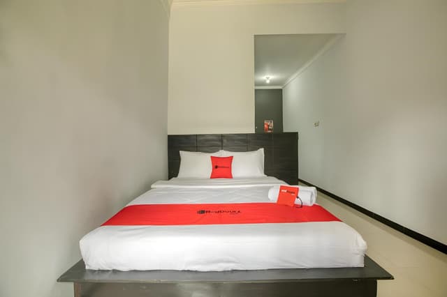 RedDoorz Room