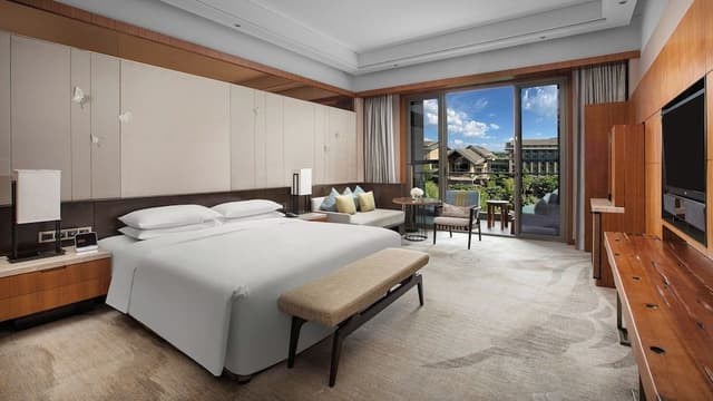 Club Room, Accessible, Club Lounge Access