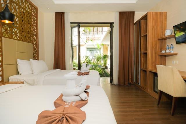 Deluxe Room with Pool Access