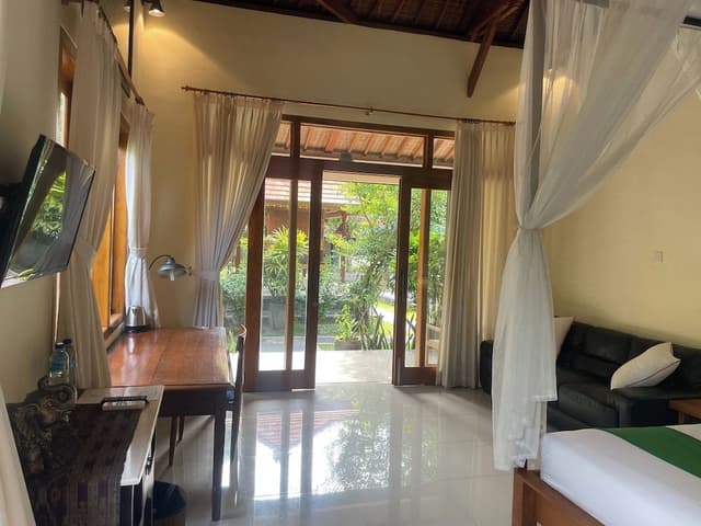 Deluxe King Room With Pool View