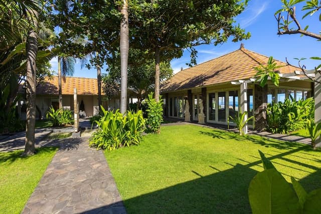 Four Bedroom Beach Front Pool Villa - Sunrise