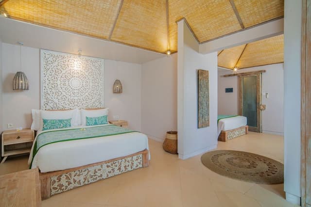 Four Bedroom Beach Front Pool Villa - Sunrise
