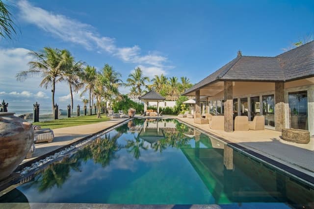 Four Bedroom Beach Front Pool Villa - Sunrise