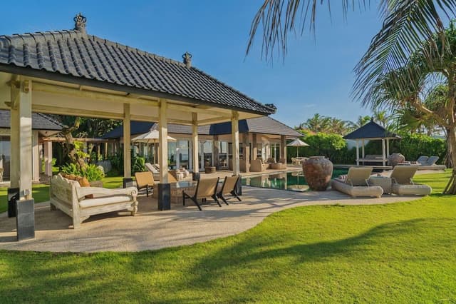 Four Bedroom Beach Front Pool Villa - Sunrise