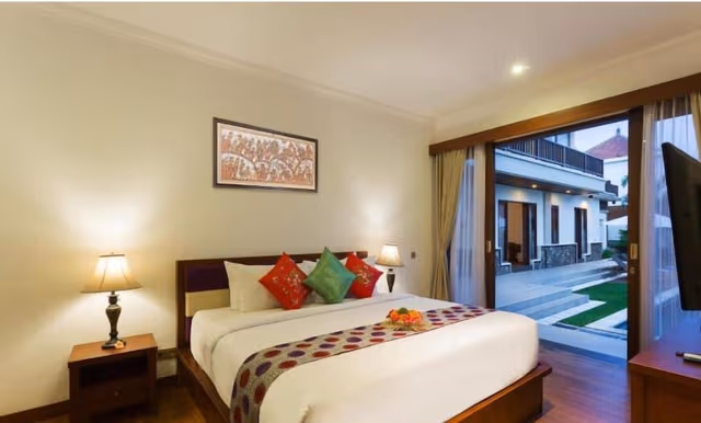 Deluxe Double Room, 1 King Bed, Pool View