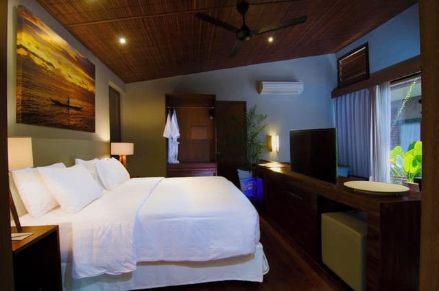 Komune Suites