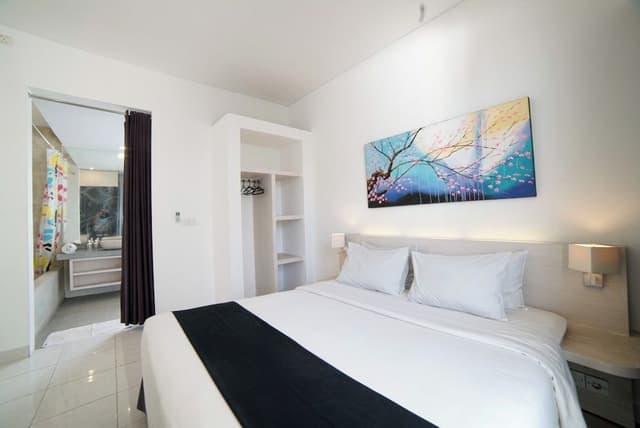 Executive Studio, Pool View