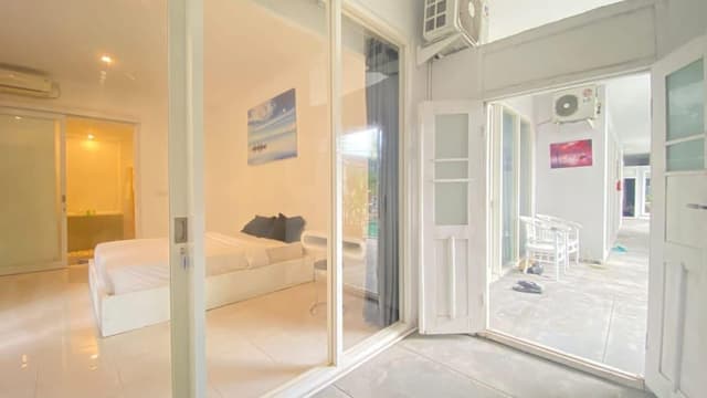 Standard Studio Suite, Patio, Courtyard View