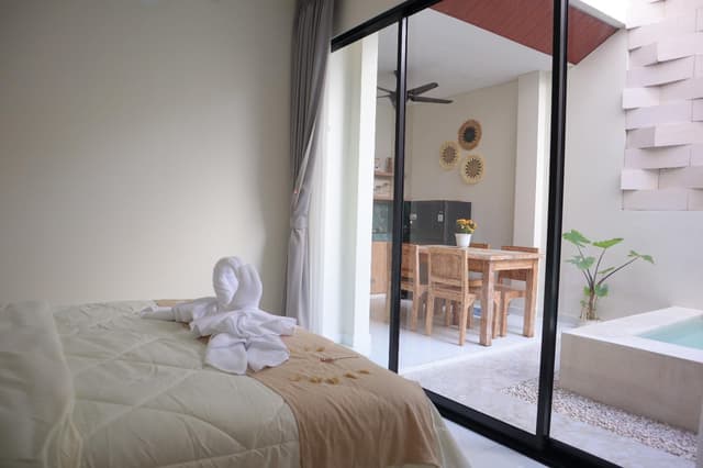 Queen Bedroom