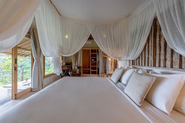 Family Pool Lodge