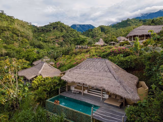 Pool Lodge