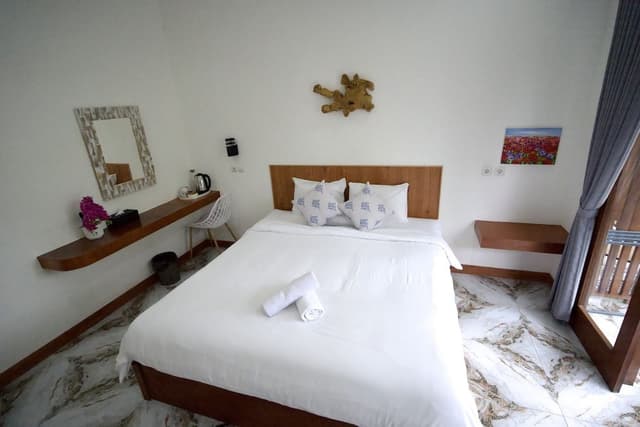 Deluxe Room, 1 King Bed, Balcony, Garden View