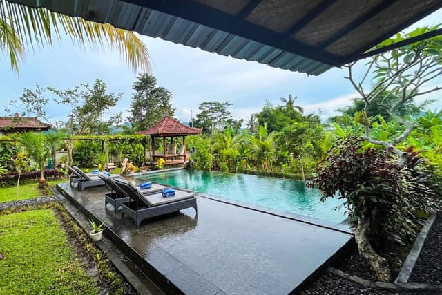 Superior Villa with Pool View