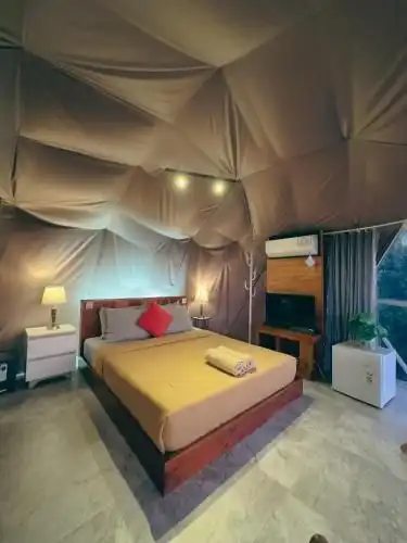 Moondock Luxury Camp Moondock Luxury Camp