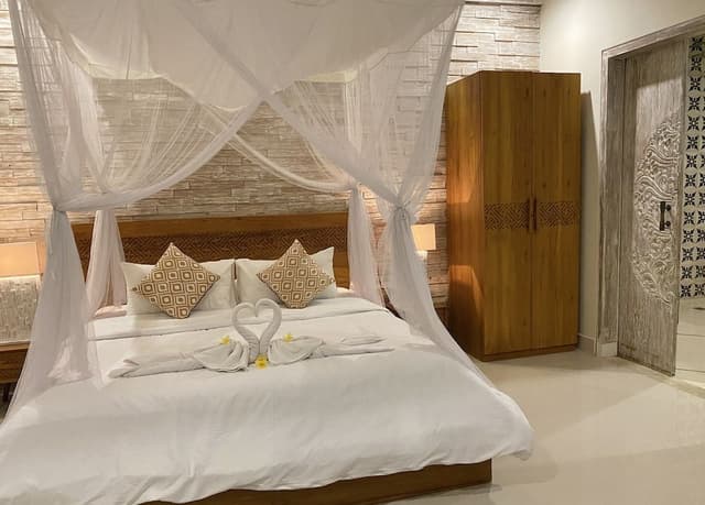 Deluxe Double Room (5)