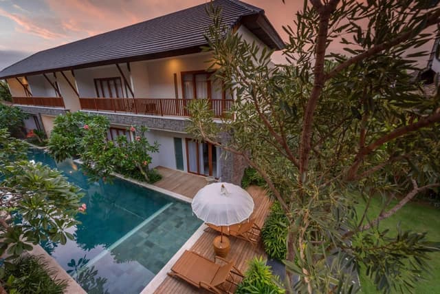Deluxe Pool View